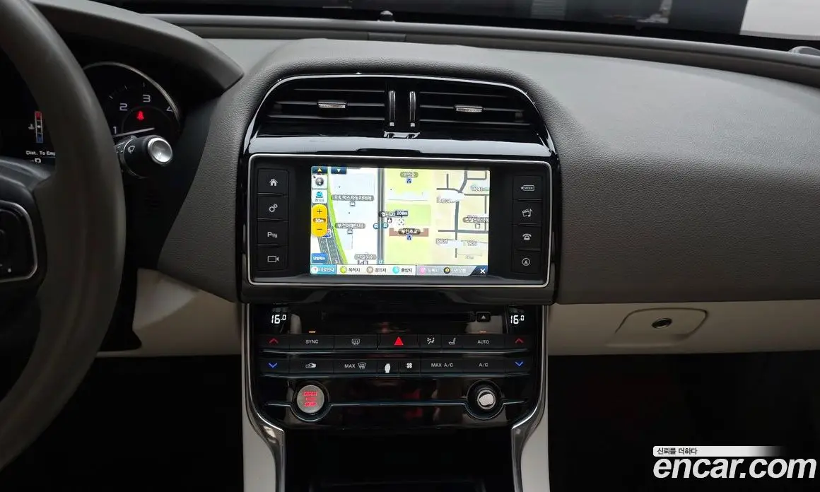 Jaguar XE 2016 2.0 автомат (гидро), фото 14 Jaguar XE 2016 2.0 автомат (гидро), фото 14
