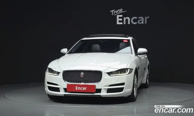 Jaguar XE 2016 2.0 автомат (гидро), миниатюра 3 Jaguar XE 2016 2.0 автомат (гидро), миниатюра 3