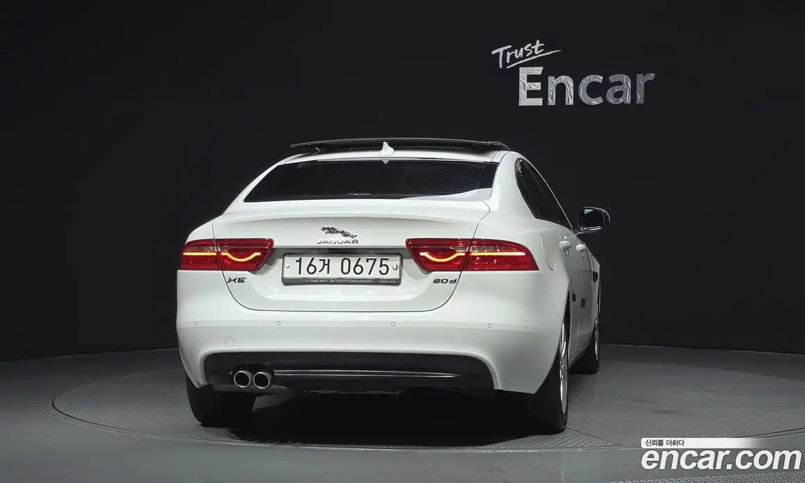 Jaguar XE 2016 2.0 автомат (гидро), фото 4 Jaguar XE 2016 2.0 автомат (гидро), фото 4