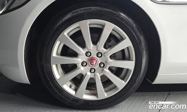Jaguar XE 2016 2.0 автомат (гидро), миниатюра 5 Jaguar XE 2016 2.0 автомат (гидро), миниатюра 5