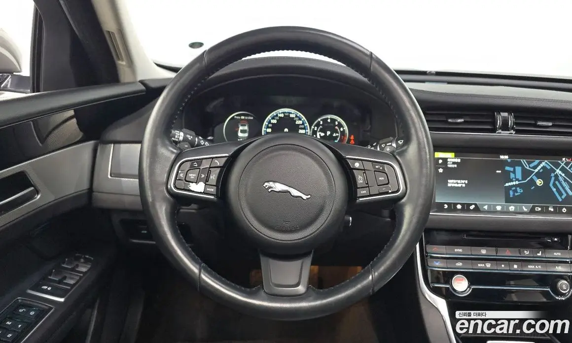 Jaguar XF 2016 2.0 автомат (гидро), фото 13 Jaguar XF 2016 2.0 автомат (гидро), фото 13