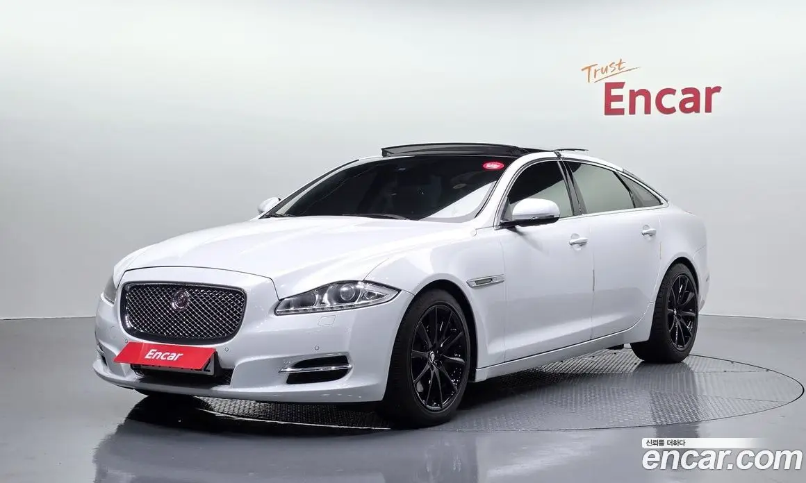 Jaguar XJ 2013 2.0 автомат (гидро), фото 1 Jaguar XJ 2013 2.0 автомат (гидро), фото 1