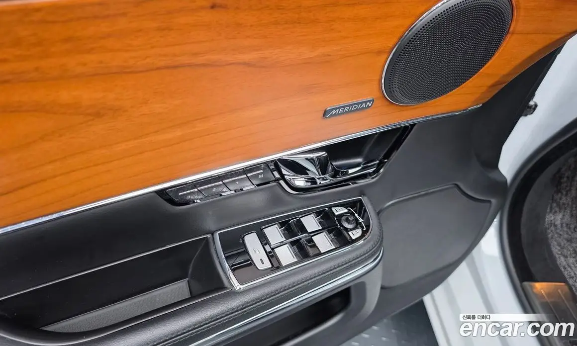 Jaguar XJ 2013 2.0 автомат (гидро), фото 17 Jaguar XJ 2013 2.0 автомат (гидро), фото 17