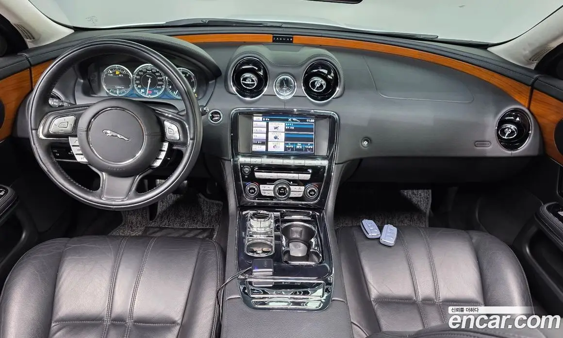 Jaguar XJ 2013 2.0 автомат (гидро), фото 7 Jaguar XJ 2013 2.0 автомат (гидро), фото 7