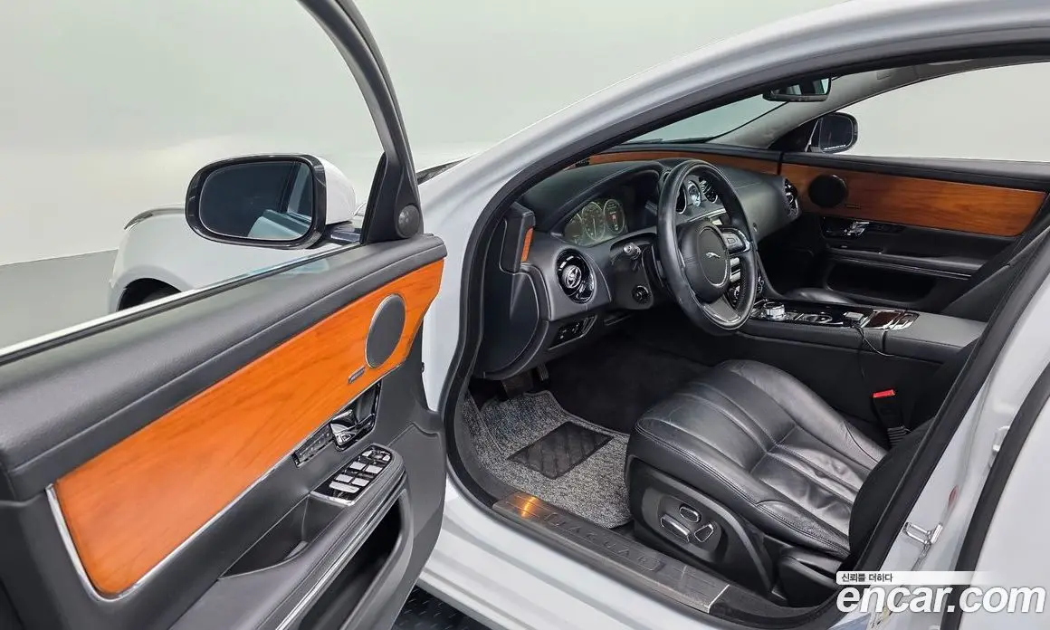 Jaguar XJ 2013 2.0 автомат (гидро), фото 10 Jaguar XJ 2013 2.0 автомат (гидро), фото 10