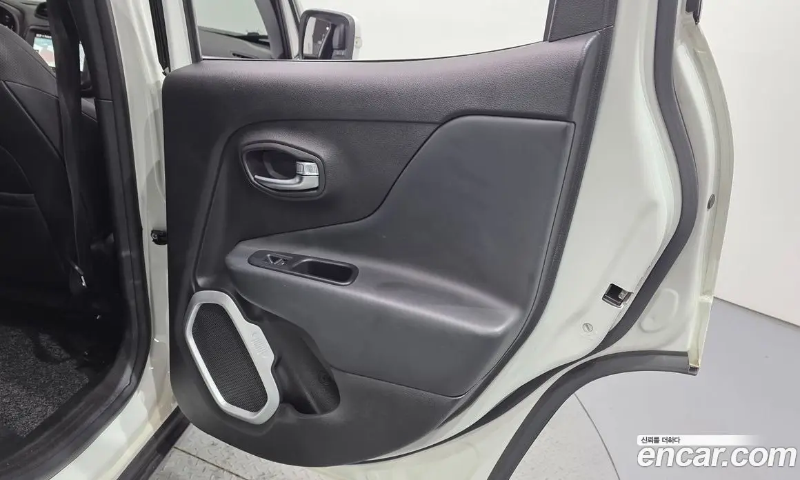 Jeep Renegade 2018 2.4 автомат (гидро), фото 15 Jeep Renegade 2018 2.4 автомат (гидро), фото 15