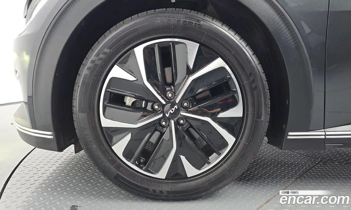 Kia EV6 2023 0.1 автомат (гидро), фото 5 Kia EV6 2023 0.1 автомат (гидро), фото 5