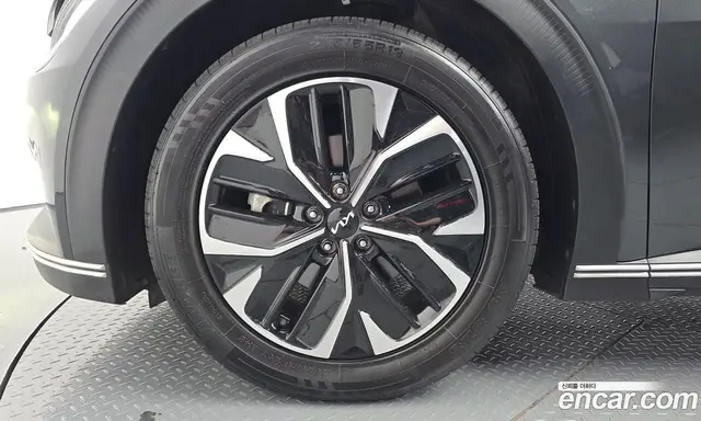 Kia EV6 2023 0.1 автомат (гидро), миниатюра 5 Kia EV6 2023 0.1 автомат (гидро), миниатюра 5