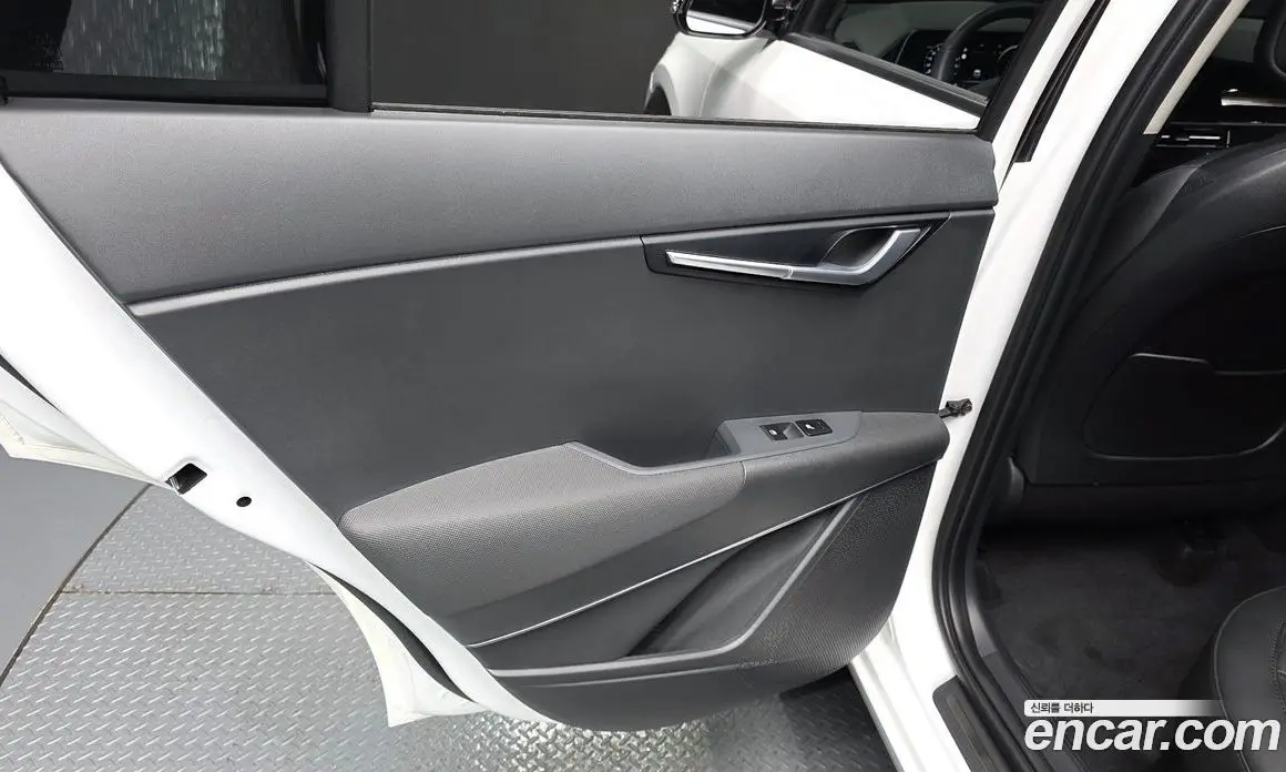 Kia Niro 2024 1.6 автомат (гидро), фото 15 Kia Niro 2024 1.6 автомат (гидро), фото 15