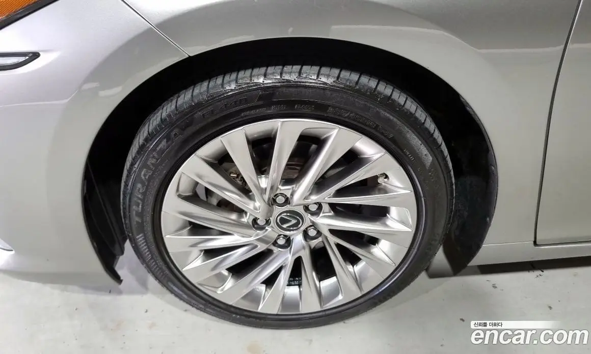Lexus ES 2018 2.5 автомат (гидро), фото 5 Lexus ES 2018 2.5 автомат (гидро), фото 5