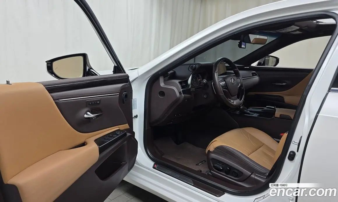 Lexus ES 2018 2.5 автомат (гидро), фото 10 Lexus ES 2018 2.5 автомат (гидро), фото 10