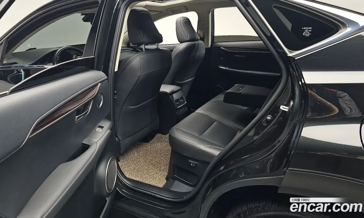 Lexus NX 2019 2.5 автомат (гидро), фото 15 Lexus NX 2019 2.5 автомат (гидро), фото 15