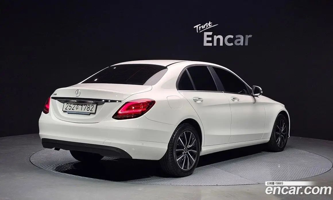 Mercedes-Benz C-Class 2019 2.0 автомат (гидро), фото 2 Mercedes-Benz C-Class 2019 2.0 автомат (гидро), фото 2
