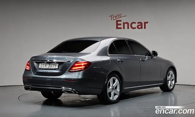 Mercedes-Benz E-Class 2017 2.0 автомат (гидро), миниатюра 2
