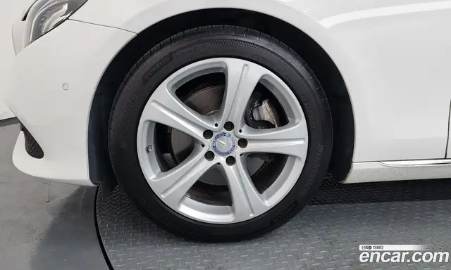 Mercedes-Benz E-Class 2017 2.0 автомат (гидро), миниатюра 5 Mercedes-Benz E-Class 2017 2.0 автомат (гидро), миниатюра 5