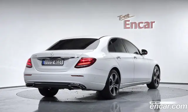 Mercedes-Benz E-Class 2018 2.0 автомат (гидро), миниатюра 1 Mercedes-Benz E-Class 2018 2.0 автомат (гидро), миниатюра 1