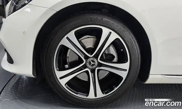 Mercedes-Benz E-Class 2018 2.0 автомат (гидро), миниатюра 4 Mercedes-Benz E-Class 2018 2.0 автомат (гидро), миниатюра 4