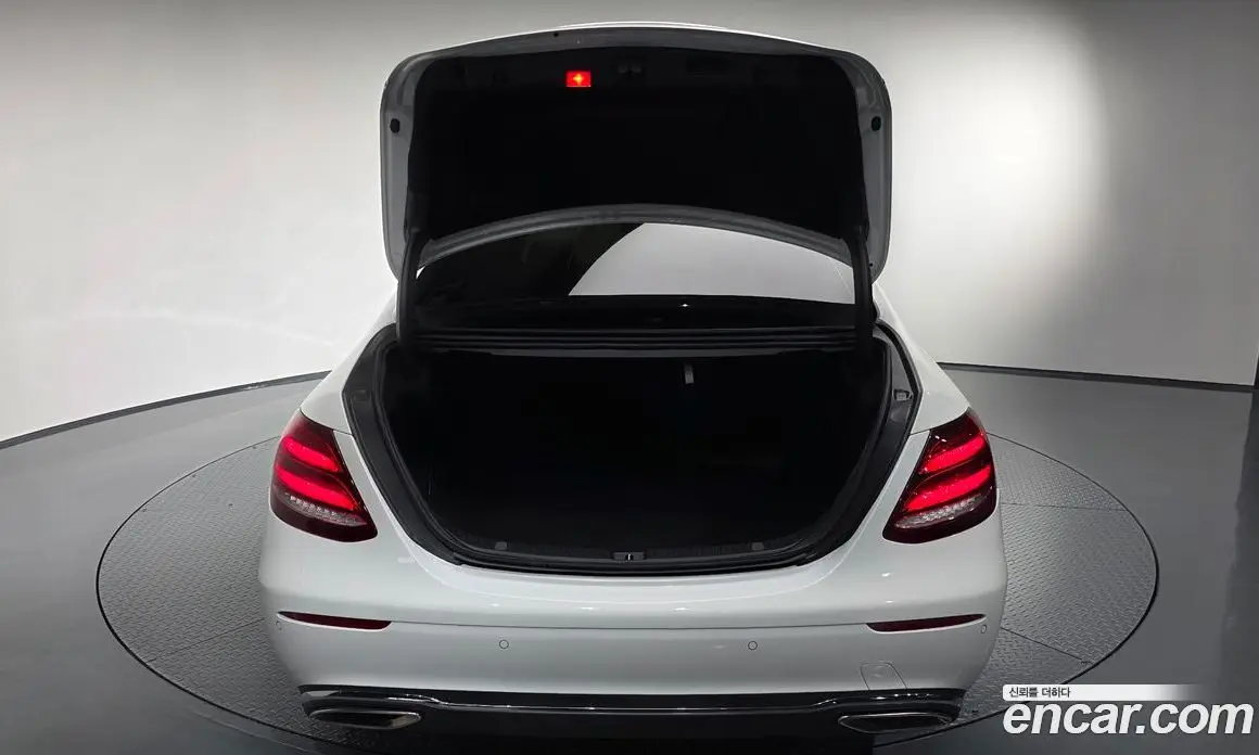 Mercedes-Benz E-Class 2018 2.0 автомат (гидро), фото 32 Mercedes-Benz E-Class 2018 2.0 автомат (гидро), фото 32