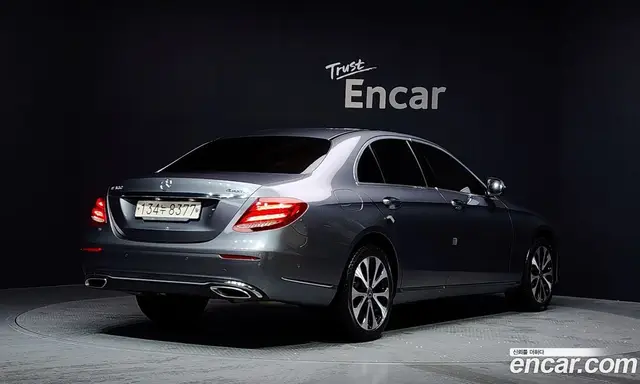 Mercedes-Benz E-Class 2020 2.0 автомат (гидро), миниатюра 2
