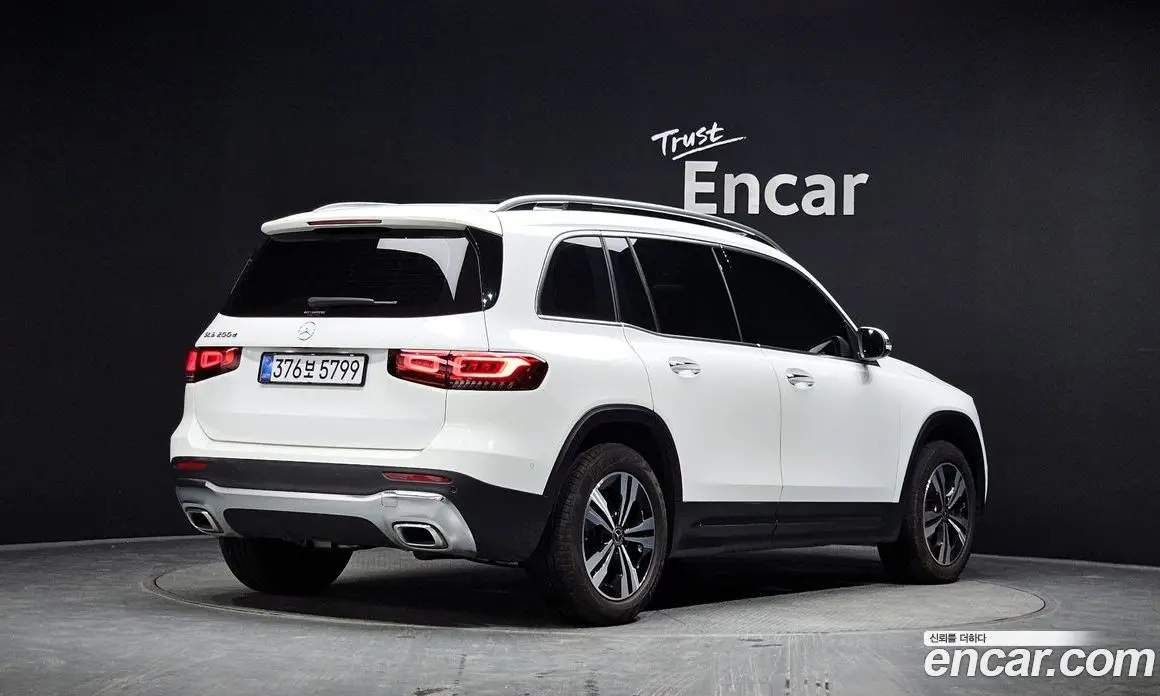 Mercedes-Benz GLB-Class 2022 1.9 автомат (гидро), фото 1 Mercedes-Benz GLB-Class 2022 1.9 автомат (гидро), фото 1