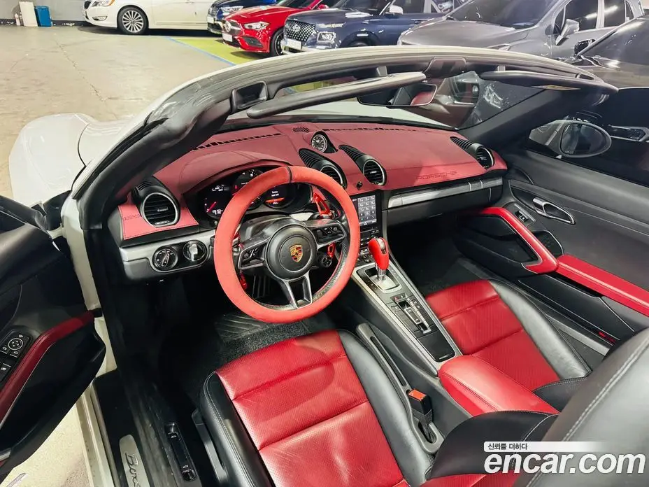 Porsche 718 2016 2.0 автомат (гидро), фото 7 Porsche 718 2016 2.0 автомат (гидро), фото 7