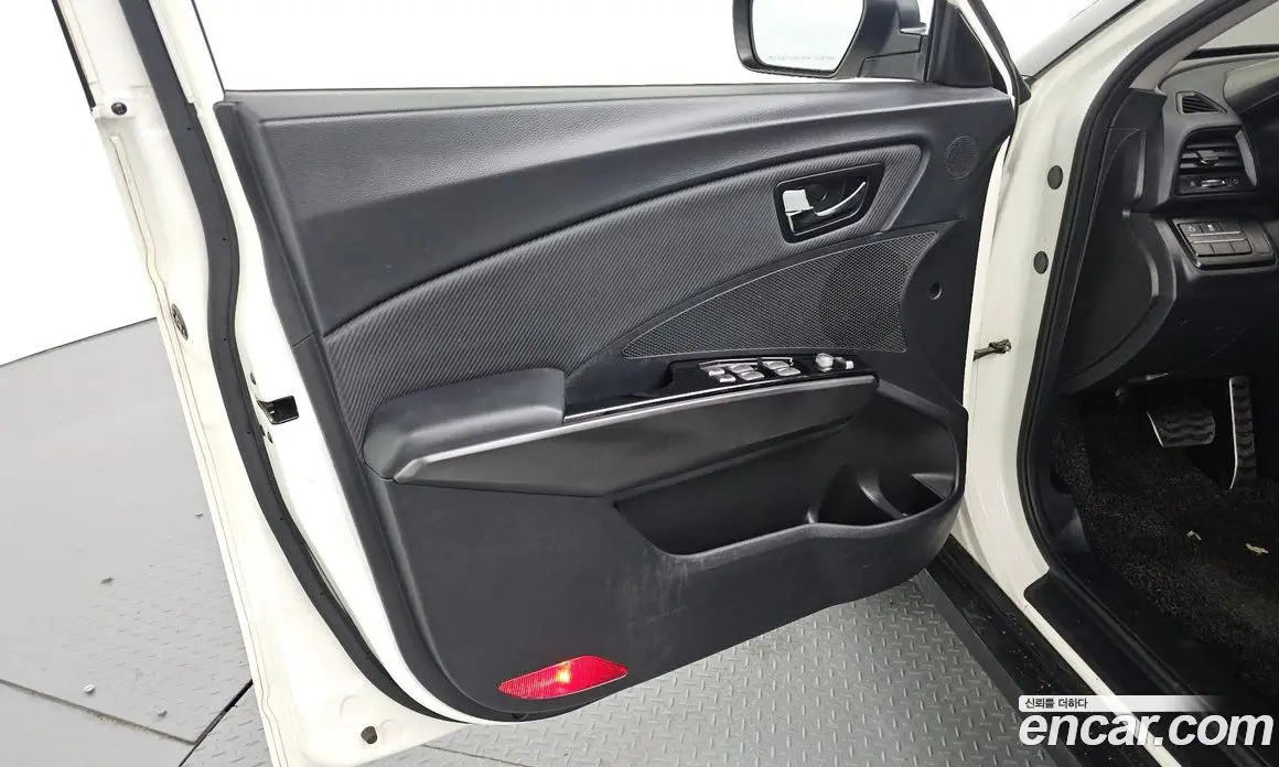 SsangYong TIBOLI 2018 1.6 автомат (гидро), фото 14