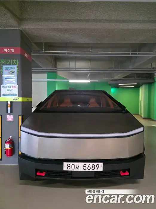 Tesla Cybertruck 2024 автомат (гидро), фото 9 Tesla Cybertruck 2024 автомат (гидро), фото 9
