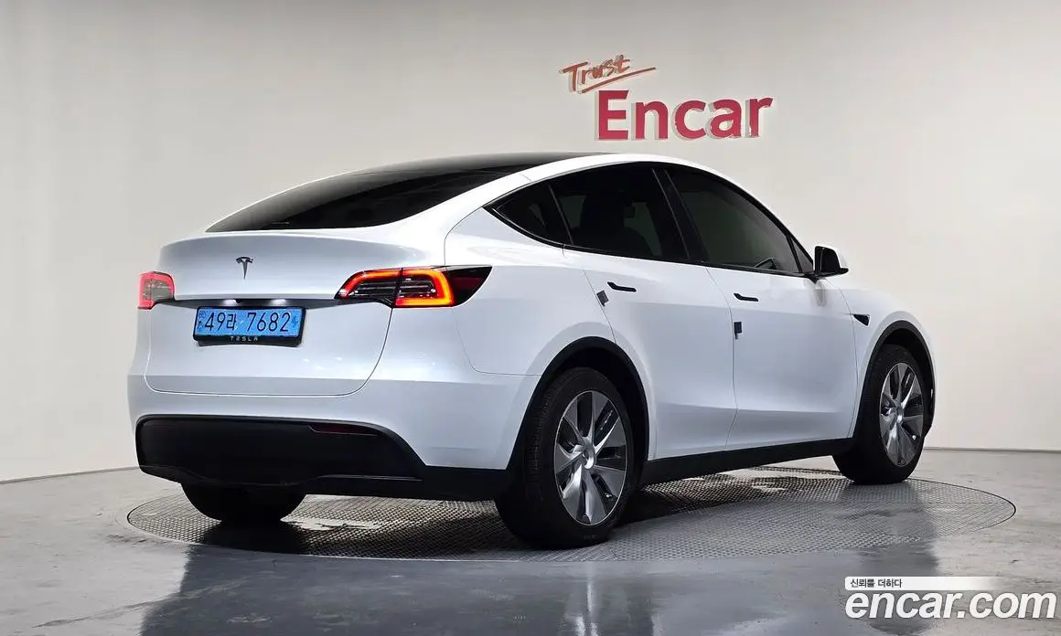 Tesla Model Y 2024 0.2 автомат (гидро), фото 1 Tesla Model Y 2024 0.2 автомат (гидро), фото 1