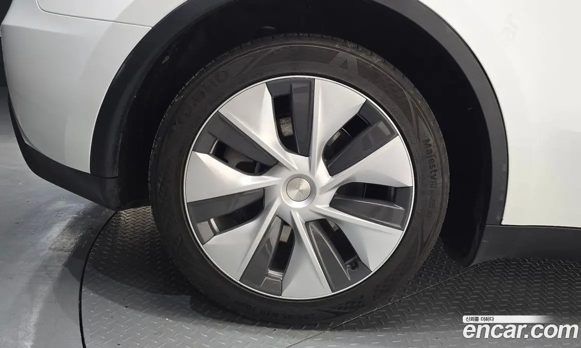 Tesla Model Y 2024 0.2 автомат (гидро), фото 4 Tesla Model Y 2024 0.2 автомат (гидро), фото 4