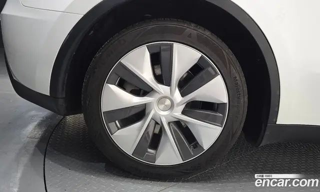 Tesla Model Y 2024 0.2 автомат (гидро), миниатюра 4 Tesla Model Y 2024 0.2 автомат (гидро), миниатюра 4