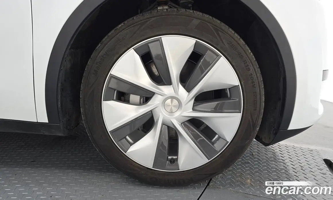 Tesla Model Y 2024 0.2 автомат (гидро), фото 6 Tesla Model Y 2024 0.2 автомат (гидро), фото 6
