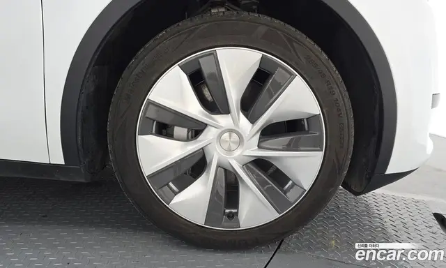 Tesla Model Y 2024 0.2 автомат (гидро), миниатюра 6 Tesla Model Y 2024 0.2 автомат (гидро), миниатюра 6