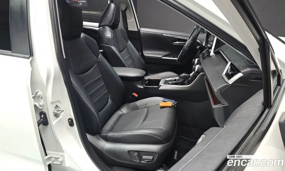 Toyota RAV4 2022 2.5 автомат (гидро), фото 12 Toyota RAV4 2022 2.5 автомат (гидро), фото 12