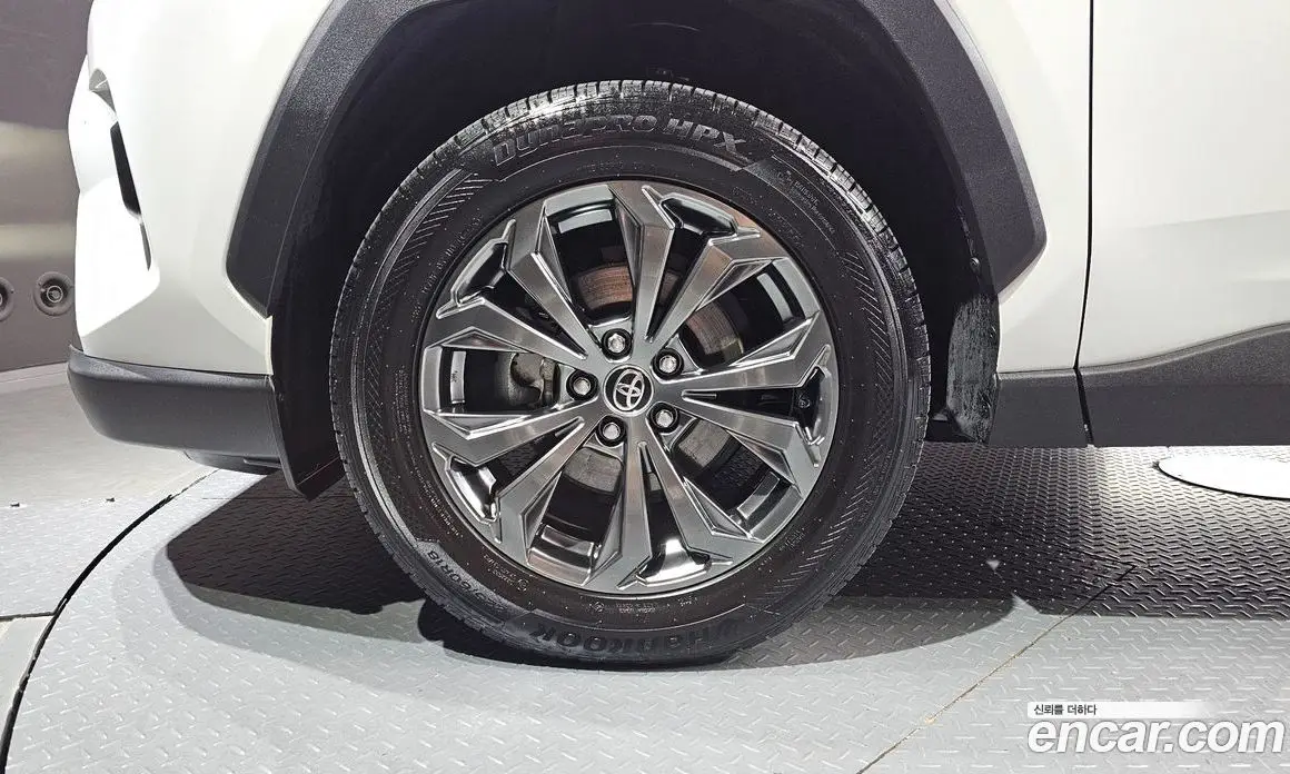 Toyota RAV4 2022 2.5 автомат (гидро), фото 5 Toyota RAV4 2022 2.5 автомат (гидро), фото 5