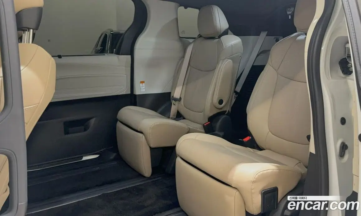 Toyota Sienna 2023 2.5 автомат (вариатор), фото 13