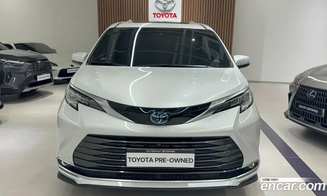 Toyota Sienna 2023 2.5 автомат (вариатор), миниатюра 3