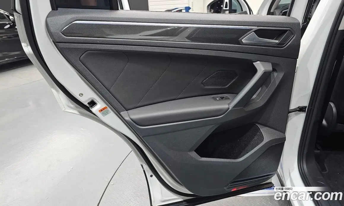 Volkswagen Tiguan 2024 2.0 автомат (гидро), фото 14 Volkswagen Tiguan 2024 2.0 автомат (гидро), фото 14