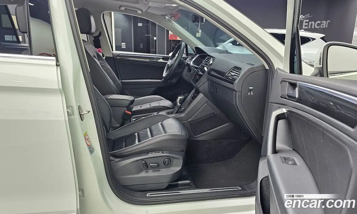 Volkswagen Tiguan 2024 2.0 автомат (гидро), фото 16 Volkswagen Tiguan 2024 2.0 автомат (гидро), фото 16