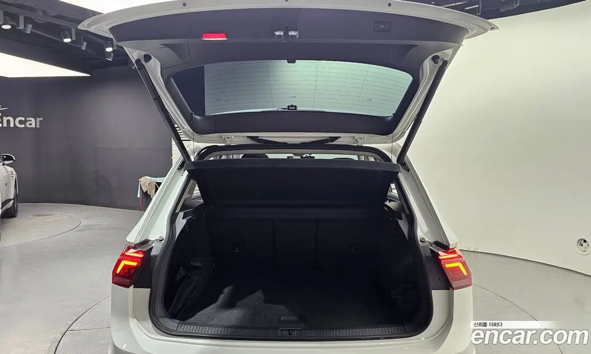 Volkswagen Tiguan 2024 2.0 автомат (гидро), фото 25 Volkswagen Tiguan 2024 2.0 автомат (гидро), фото 25