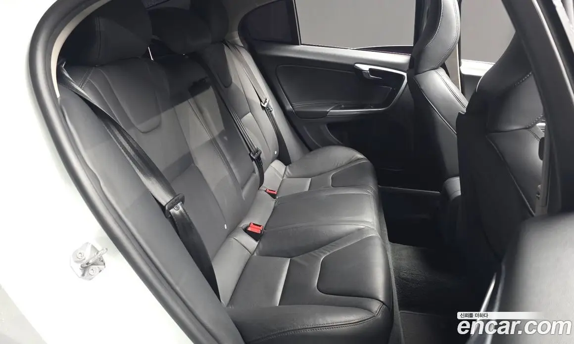 Volvo S60 2015 1.6 автомат (гидро), фото 12 Volvo S60 2015 1.6 автомат (гидро), фото 12