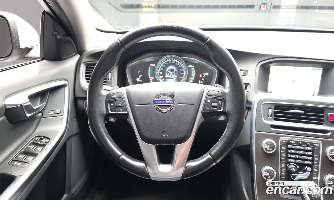 Volvo S60 2015 1.6 автомат (гидро), фото 13 Volvo S60 2015 1.6 автомат (гидро), фото 13
