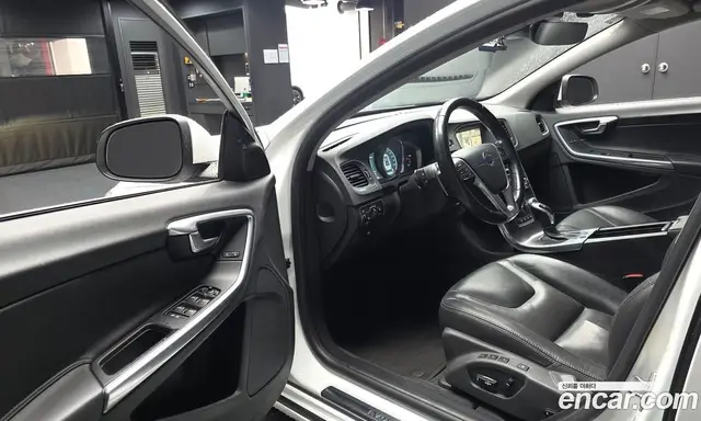 Volvo S60 2015 1.6 автомат (гидро), миниатюра 10 Volvo S60 2015 1.6 автомат (гидро), миниатюра 10