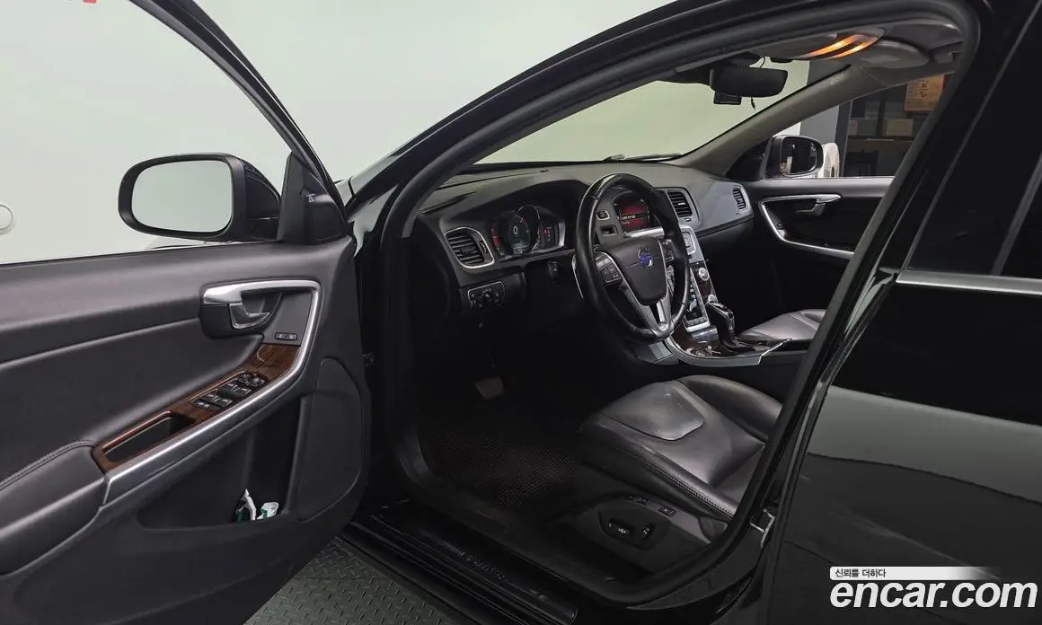 Volvo S60 2016 2.0 автомат (гидро), фото 10 Volvo S60 2016 2.0 автомат (гидро), фото 10