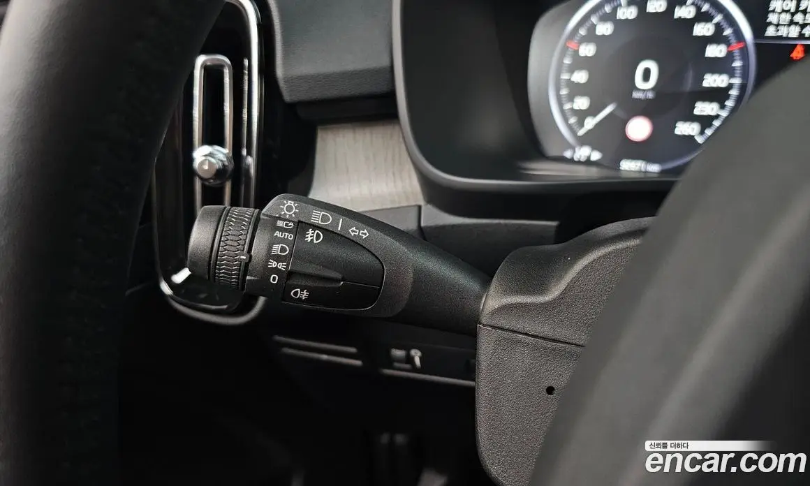 Volvo XC40 2020 2.0 автомат (гидро), фото 20 Volvo XC40 2020 2.0 автомат (гидро), фото 20
