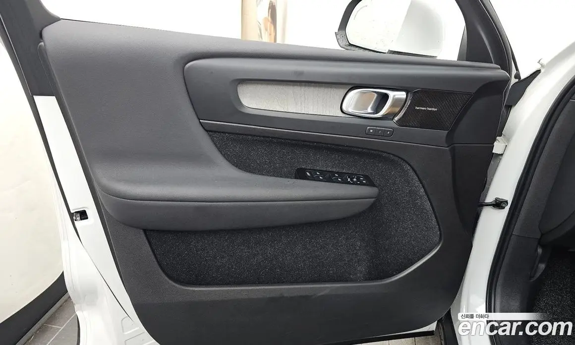 Volvo XC40 2021 2.0 автомат (гидро), фото 14 Volvo XC40 2021 2.0 автомат (гидро), фото 14