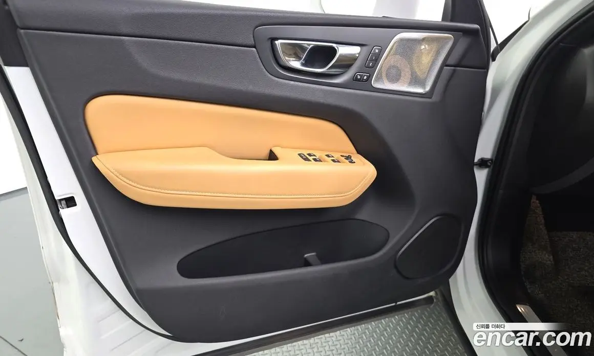 Volvo XC60 2020 2.0 автомат (гидро), фото 14 Volvo XC60 2020 2.0 автомат (гидро), фото 14