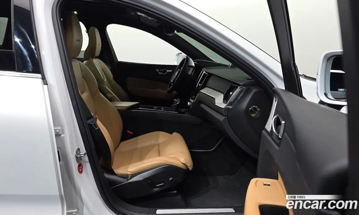 Volvo XC60 2020 2.0 автомат (гидро), фото 17 Volvo XC60 2020 2.0 автомат (гидро), фото 17