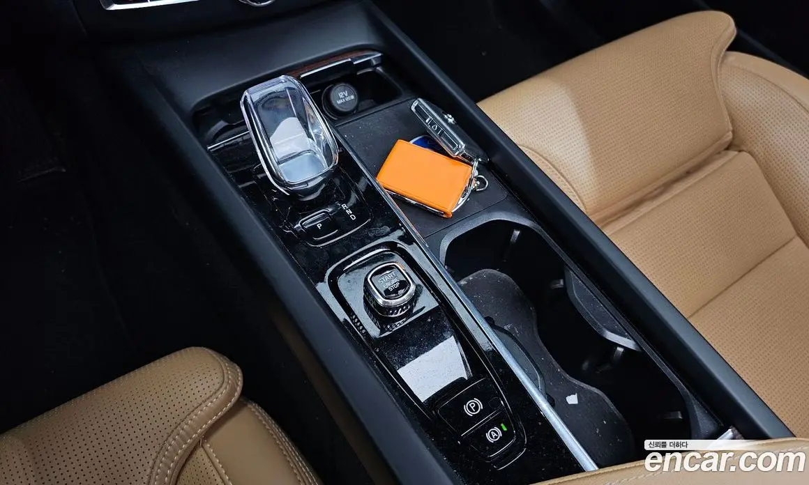 Volvo XC60 2022 2.0 автомат (гидро), фото 12