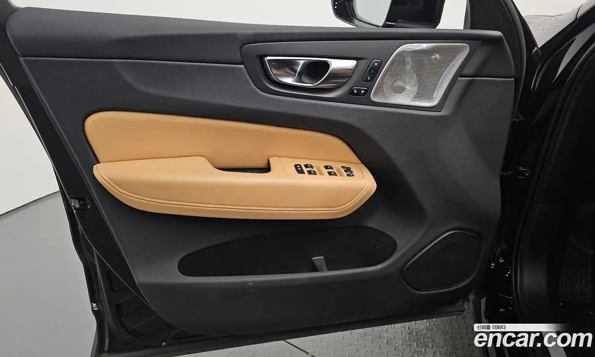 Volvo XC60 2022 2.0 автомат (гидро), фото 14