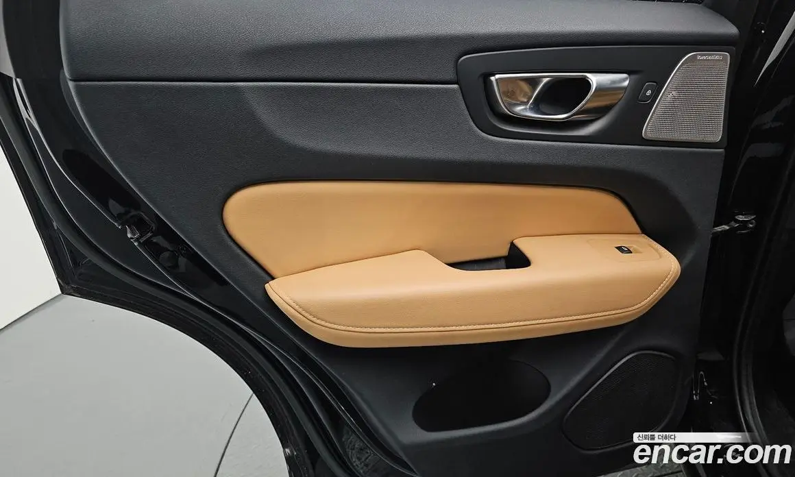 Volvo XC60 2022 2.0 автомат (гидро), фото 15